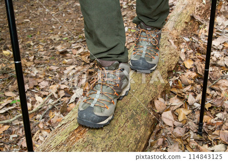 Mountain climbing, trekking, hiking, beginners, cautions, images 114843125