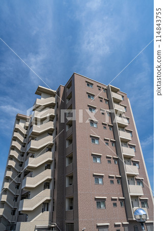 Cityscape with apartment buildings around Kikugawa Station (Shizuoka Prefecture) 114843755