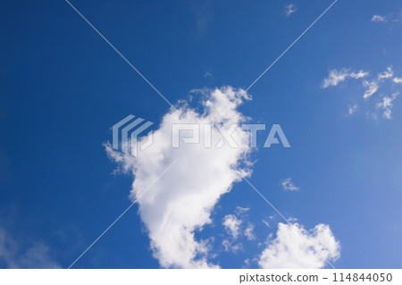 藍天白雲（背景素材） 114844050