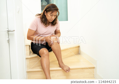 Asian lady fall down the stairs and pain at knee because slippery surfaces. Asian lady fall down the stairs and pain at knee because slippery surfaces. 114844215