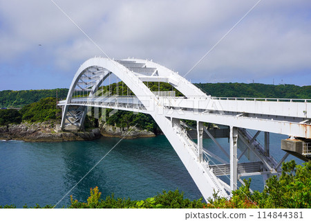 Kushimoto Bridge (Kushimoto Town, Wakayama Prefecture) Kushimoto Bridge (Kushimoto Town, Wakayama Prefecture) 114844381