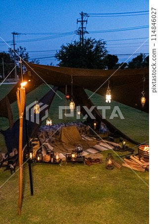 Solo camping, night camping, lamp, light, fantastic, bonfire, solo camping 114846027