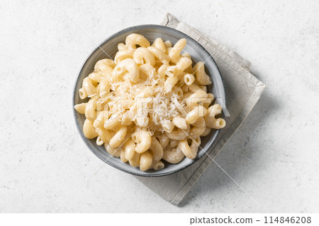 Creamy alfredo pasta with parmesan 114846208