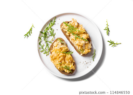 Scrambled eggs sandwiches with arugula microgreens 114846550