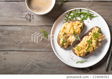 Scrambled eggs sandwiches with arugula microgreens Scrambled eggs sandwiches with arugula microgreens 114846561