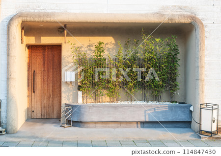 Restaurant entrace with natural light in Ureshino onsen town 114847430