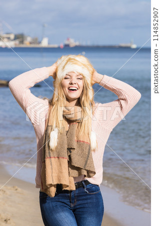 Fashionable woman on beach 114852907