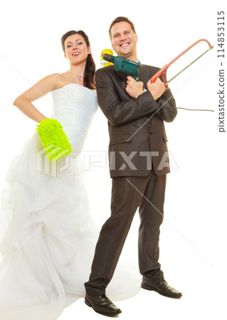 Bride and groom sharing household duties 114853115