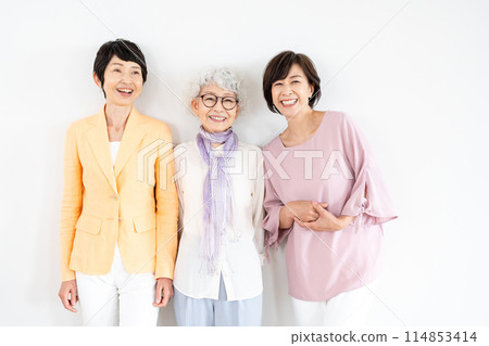 Senior women's portrait Senior women's portrait 114853414