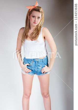 Pin up blonde fashion girl retro styling 114853686