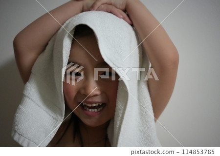 A moment of relief: a smile after a bath A moment of relief: a smile after a bath 114853785
