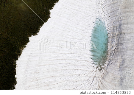 In May, the remaining snow on Mt. Tateyama's Murododaira begins to melt. The blue light of Midorigaike Pond and the surrounding remaining snow is visible. In May, the remaining snow on Mt. Tateyama's Murododaira begins to melt. The blue light of Midorigaike Pond and the surrounding remaining snow is visible. 114853853