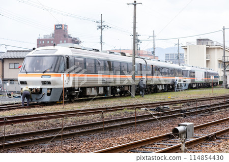 [Miyazu Line] A train being maintained at Nishi-Maizuru Depot 114854430