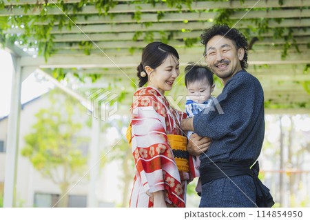 Yukata family Yukata family 114854950