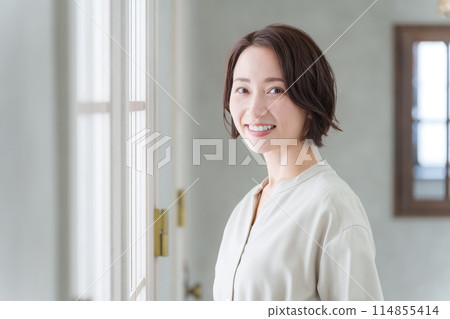 中年女性 114855414