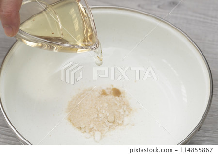 紅竹莢魚、小竹莢魚、豆竹莢魚、南板雞菇醬、蔬菜。 114855867