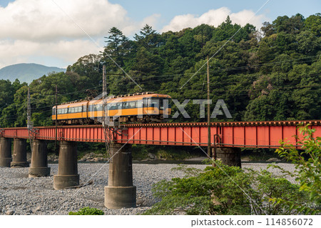 Oigawa Railway 16000 series train running on a railway bridge 114856072