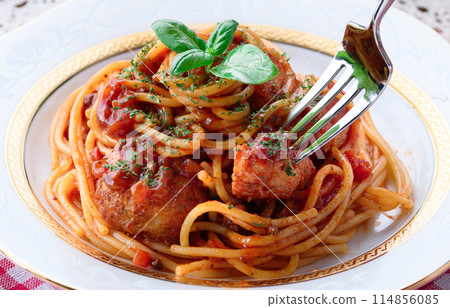 Spaghetti with meatballs (close-up) Spaghetti with meatballs (close-up) 114856085