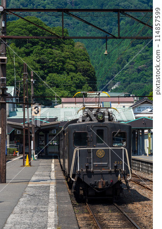 Oigawa Railway electric locomotive E10 type parked at Senzu Station 114857599