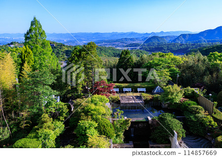View from Arima Onsen Inn: The inn's courtyard and the mountains in the distance① 114857669