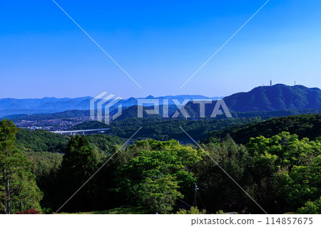 View from Arima Onsen Inn: Hanshin Expressway Route 7 Kita-Kobe Line and the distant mountain range ② 114857675