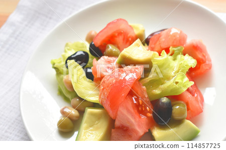 Tomato, avocado and mixed bean salad Tomato, avocado and mixed bean salad 114857725