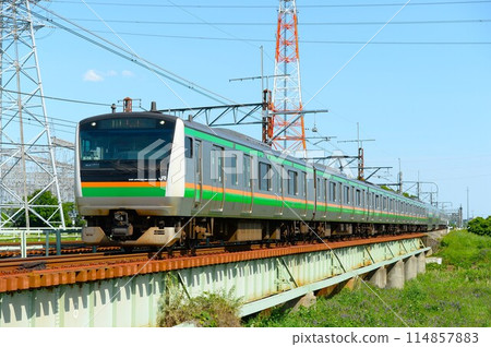 高崎線本所附近運行的E233系列 114857883