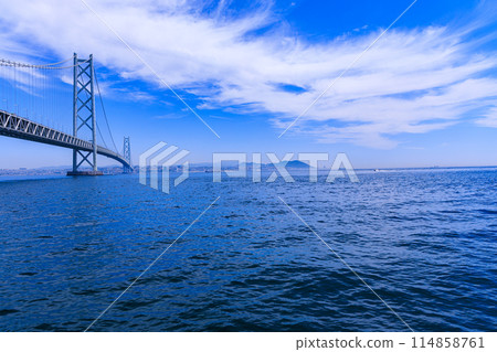 明石海峽大橋是世界領先的懸索橋之一,橫跨明石海峽,位於道之站淡路 ⑧ 明石海峽大橋是世界領先的懸索橋之一,橫跨明石海峽,位於道之站淡路 ⑧ 114858761