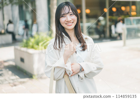 Young woman walking around the city Young woman walking around the city 114859135