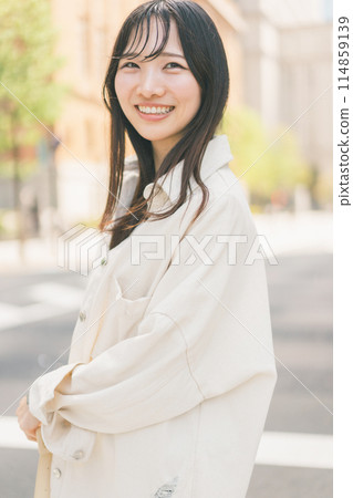 Young woman walking around the city Young woman walking around the city 114859139