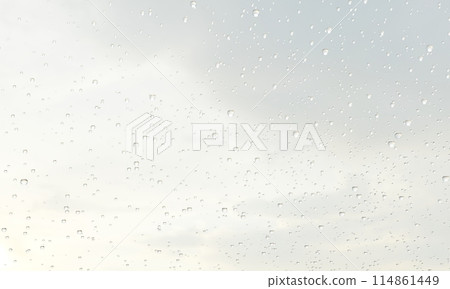 多雲的天空和水滴 114861449