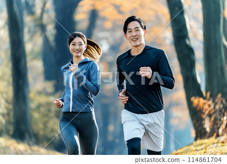 Athlete couple running in nature Athlete couple running in nature 114861704