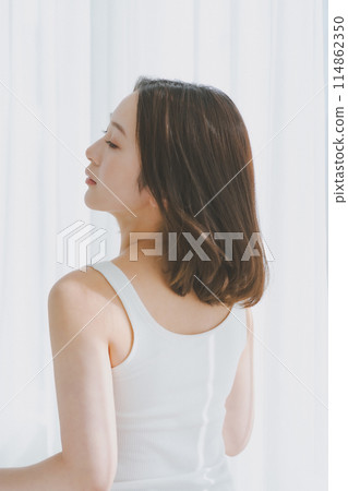 返回 後背 女生 114862350