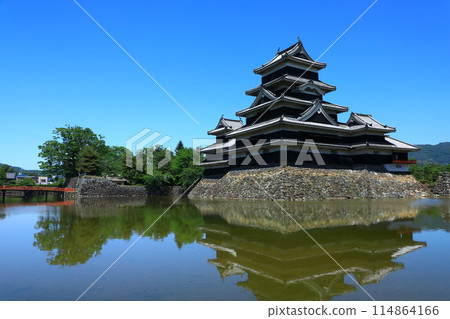 National Treasure Matsumoto Castle reflected on the surface of the water National Treasure Matsumoto Castle reflected on the surface of the water 114864166
