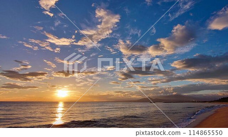 Sunset over the sea 114865550