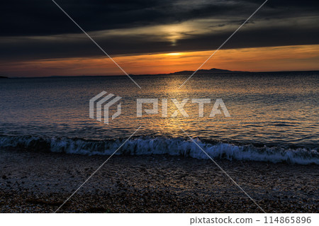 日本最美的夕陽百選 - 從淡路島慶乃松原看到的播磨海朝小豆島的夕陽和夕陽 18:27 114865896