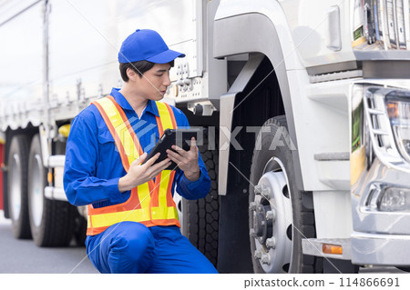Road service worker portrait Road service worker portrait 114866691