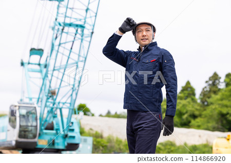 工人在建築工地工作 114866920