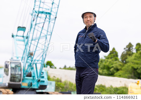 工人在建築工地工作 114866921