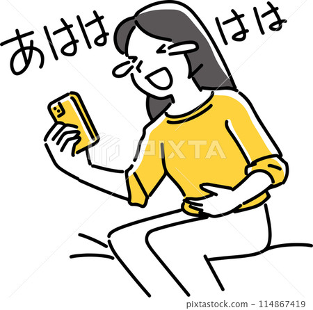 看著智能手機的笑女人 114867419