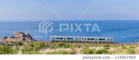 沿著八戶足毛海岸/八戶市行駛的「青森縣」八戶線 114867469