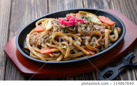 Fried udon noodles with teppan sauce - made with thick Sanuki noodles 114867640