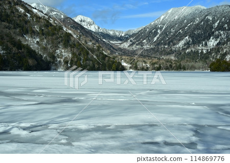 Mount Kinsei and frozen Lake Yunoko in Oku-Nikko Mount Kinsei and frozen Lake Yunoko in Oku-Nikko 114869776