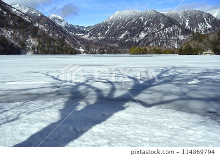 Shadows of trees on the frozen lake of Lake Yunoko in Oku-Nikko Shadows of trees on the frozen lake of Lake Yunoko in Oku-Nikko 114869794