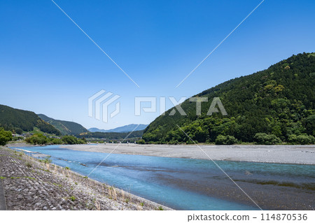 晴空萬裡的大井川（靜岡縣） 114870536