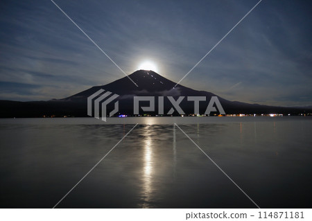 Lake Yamanaka and Pearl Fuji in summer Lake Yamanaka and Pearl Fuji in summer 114871181