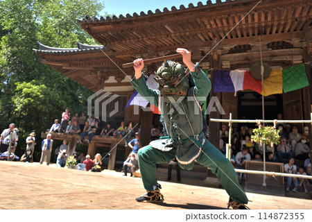 長光寺鬼舞青鬼拿著斧子跳舞 長光寺鬼舞青鬼拿著斧子跳舞 114872355