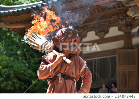 Chokoji Temple: Demon-chasing dance: Red demons dancing with torches 114872442