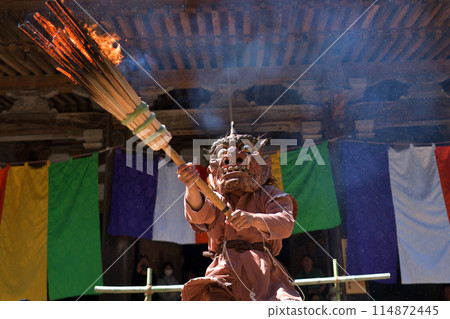 Chokoji Temple: Demon-chasing dance: Red demons dancing with torches 114872445