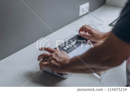 man vacuum-packing cheese with a vacuum cleaner 114873234